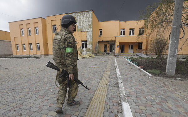 Russia calls on Ukrainian fighters to lay down their arms in Severodonetsk