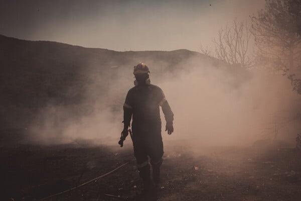 Φωτιά ξέσπασε στους Αγίους Θεοδώρους - Σε εξωτερικό αποθηκευτικό χώρο οικίας