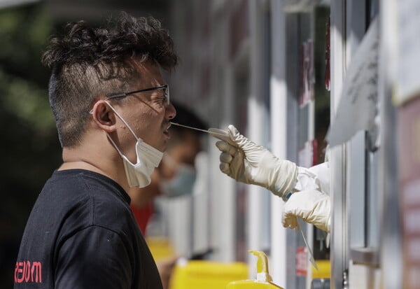 Η Κίνα εντόπισε νέα υποπαραλλαγή της Όμικρον- Τεστ "σε δύο γύρους" για τους κατοίκους