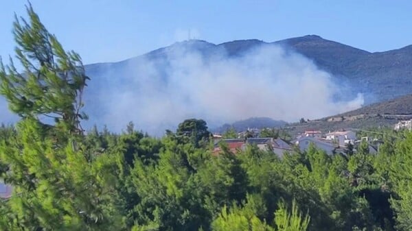 Φωτιά στο Νταού Πεντέλης - Μήνυμα 112 στους κατοίκους