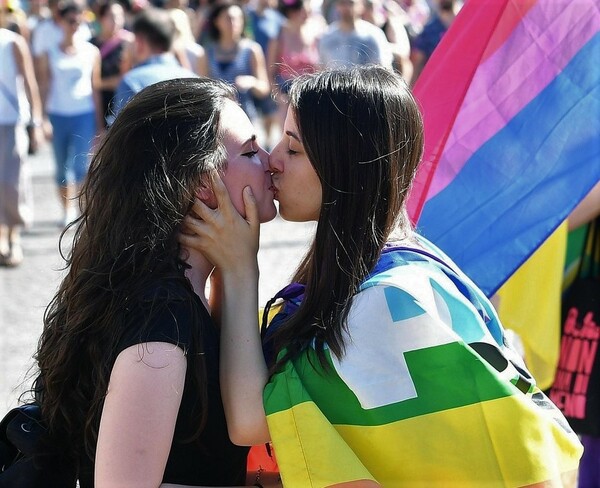 Οι Ρεπουμπλικάνοι βοηθούν να περάσει νομοσχέδιο για τους γάμους ομοφυλοφίλων