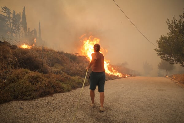 Πυρκαγιές: Οι υποχρεώσεις των επιχειρήσεων και τα δικαιώματα των εργαζομένων σε συνθήκες ανωτέρας βίας