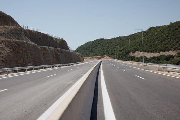 Από Αθήνα σε Πρέβεζα ή Λευκάδα σε λιγότερο χρόνο – Εγκαινιάστηκε η παράκαμψη της Αμφιλοχίας