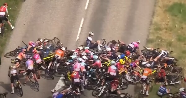 Τour de France: Ατύχημα στον γυναικείο ποδηλατικό γύρο- Έπεσαν πάνω από 30 ποδηλάτισσες