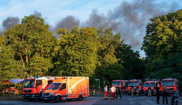 Βερολίνο: Σε εξέλιξη μεγάλη δασική πυρκαγιά- Μετά από έκρηξη σε αποθήκη πυρομαχικών της αστυνομίας