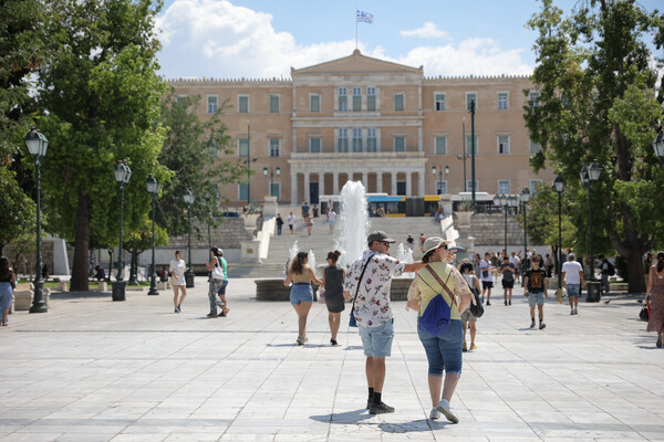 Τζανάκης: Τουλάχιστον τριπλάσια τα πραγματικά κρούσματα κορωνοϊού - 500.000 το τελευταίο 15θήμερο