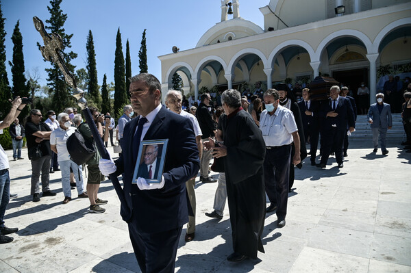 Το τελευταίο «αντίο» στον Διονύση Σιμόπουλο