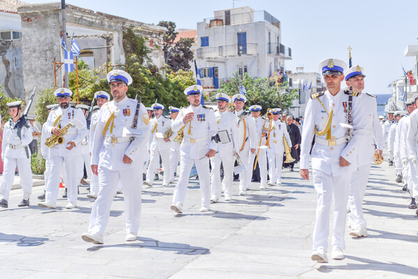 Οι πιστοί προσκύνησαν και φέτος στην Τήνο