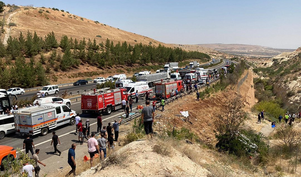 Πολύνεκρο τροχαίο στην Τουρκία: Λεωφορείο έπεσε πάνω σε ασθενοφόρο και πυροσβεστικό όχημα