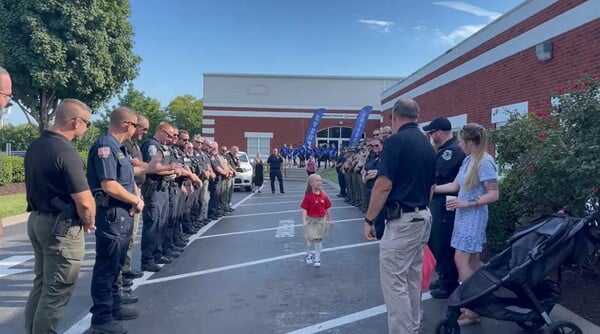 Police Officers Take a 5-Year-Old Child to Kindergarten to Honor Her Father Who Died on Duty