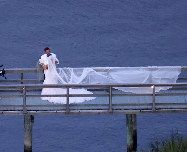 Jennifer Lopez and Ben Affleck Celebrate Wedding in Georgia Ceremony with Friends and Family