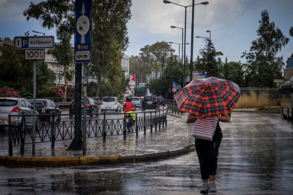 Κακοκαιρία: Σφοδρή καταιγίδα πλήττει την Αθήνα- Πού θα σημειωθούν έντονα φαινόμενα