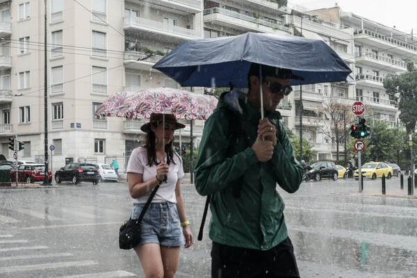 Εικόνες από τη νεροποντή στην Αττική