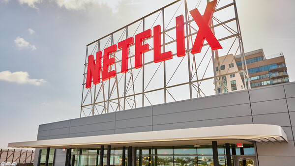 Netflix: Στα 7 δολ. το μήνα υπολογίζεται η τιμή του πακέτου με προβολή διαφημίσεων