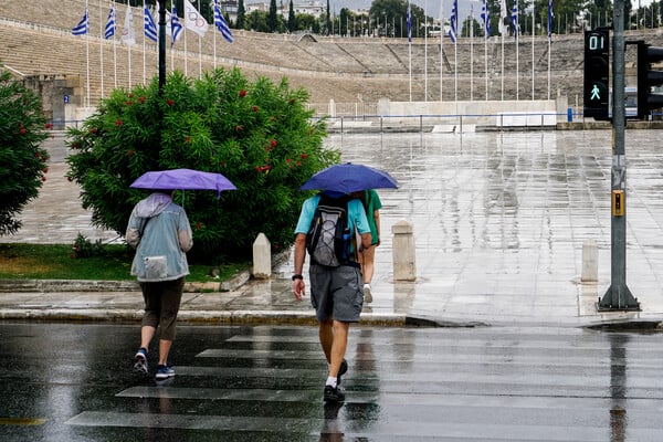 Καιρός: Πέφτει η θερμοκρασία, μένει η αφρικανική σκόνη- Πού θα βρέξει