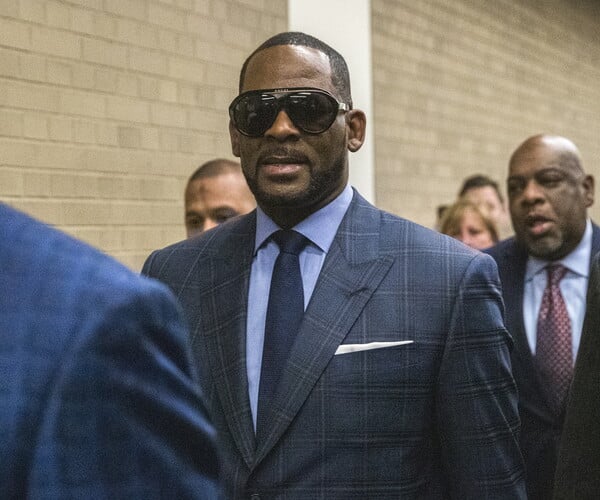 R. Kelly: Ένοχος για σεξουαλική κακοποίηση της 14χρονης βαφτιστήρας του- Παρουσιάστηκε βίντεο που ουρεί πάνω της