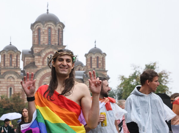 EuroPride 2022: Έγινε η πορεία υπερηφάνειας στο Βελιγράδι- Ένταση και προσαγωγές