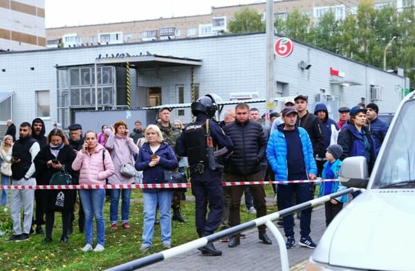 Ρωσία: Ένοπλος μπήκε σε σχολείο, σκότωσε μαθητές και δασκάλους, και αυτοκτόνησε