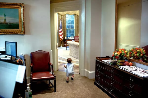 First Look: Obama Photographer Reveals Quirky Scenes, Emotional Moments and Fun Secrets of White House Life