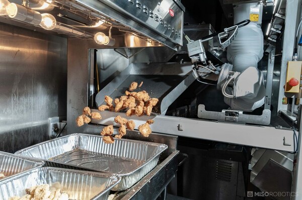 Ρομποτικός μάγειρας: Ο Flippy 2 φτιάχνει τηγανητές πατάτες «γρηγορότερα και καλύτερα από τον άνθρωπο»