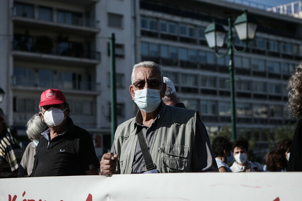 Μαζική συγκέντρωση συνταξιούχων στο Σύνταγμα - Ζητούν αυξήσεις