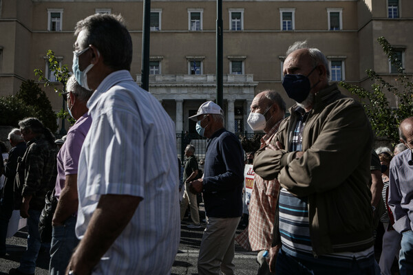 Μαζική συγκέντρωση συνταξιούχων στο Σύνταγμα - Ζητούν αυξήσεις