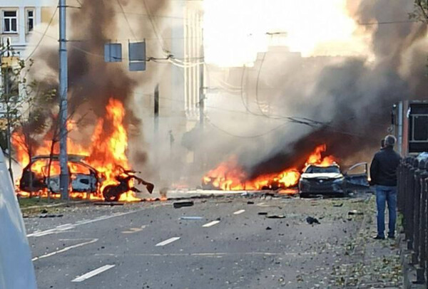 Πολλαπλές εκρήξεις στο Κίεβο -Μαύρος καπνός σε κεντρικό σημείο της πόλης