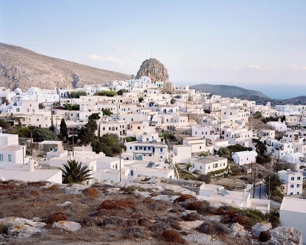 Les Rochers Fauves: Τι συμβαίνει στην ταυτότητα όταν περιβάλλεται παντού από νερό;