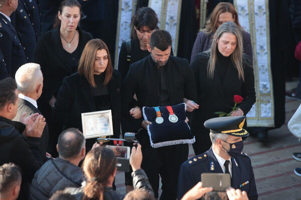 Αλέξανδρος Νικολαΐδης: Σε κλίμα οδύνης το «αντίο» - Τυλιγμένος στην ελληνική σημαία 