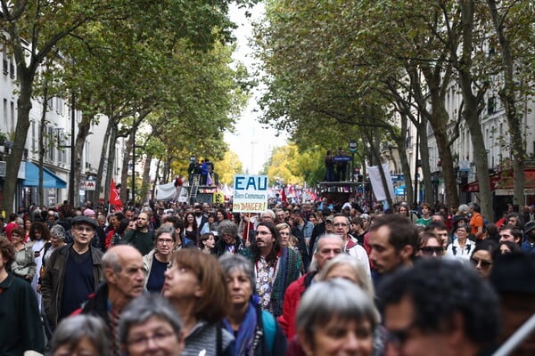 Γαλλία: Χιλιάδες διαδηλωτές στο Παρίσι ενάντια στην ακρίβεια και τον πληθωρισμό