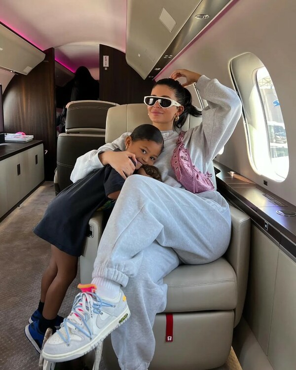 Kylie Jenner’s million private jet features lavish food, drink menus