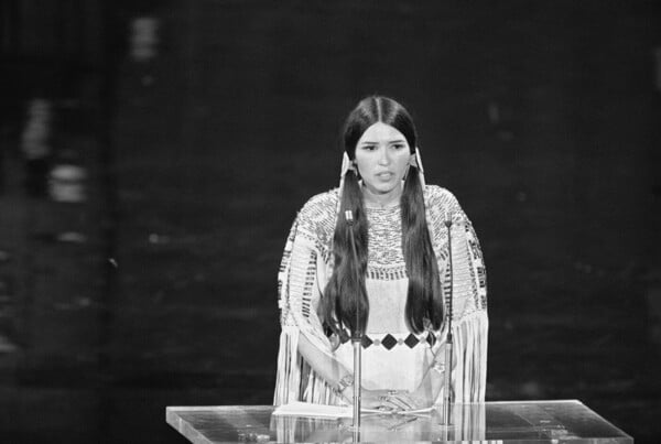 H Sacheen Littlefeather ήταν το σύμβολο των ινδιάνων της Αμερικής- Οι αδερφές της λένε όμως ότι ήταν απάτη