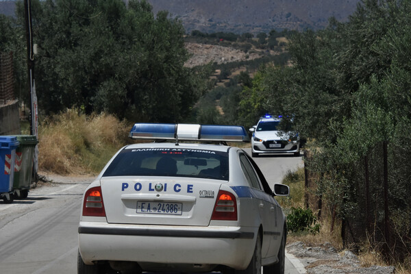 Επίθεση με καυστικό υγρό- Ηράκλειο: Στο μικροσκόπιο της ΕΛ.ΑΣ. το βίντεο από το ξενοδοχείο- Συνεχίζονται οι έρευνες για την 38χρονη