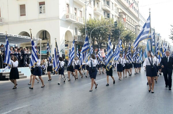 Κυκλοφοριακές ρυθμίσεις σε Αττική και Πειραιά λόγω παρελάσεων 28ης - Πώς θα λειτουργήσουν μετρό και τραμ