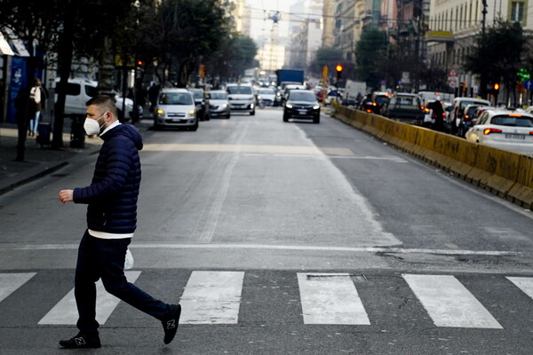 Η κυβέρνηση Μελόνι χαλαρώνει τα μέτρα πρόληψης της πανδημίας- Προς κατάργηση η μάσκα στα νοσοκομεία