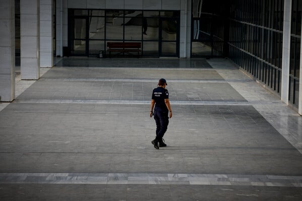 Συνελήφθη Έλληνας επιχειρηματίας μετά από διεθνές ένταλμα - Είχε σκοτώσει τη σύντροφό του στην Ταϊλάνδη