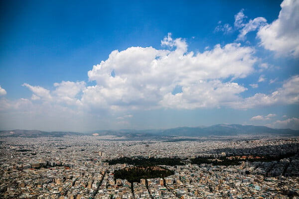 Αίθριος ο καιρός σήμερα: Ηλιοφάνεια και τοπικές νεφώσεις