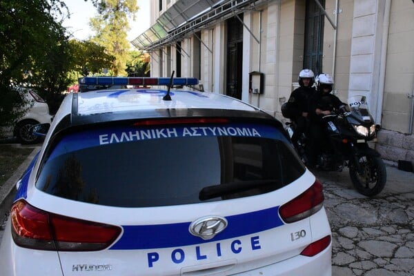 Παγκράτι: Εμπρησμός σε όχημα συγγενή προφυλακισμένου για τον βιασμό της 12χρονης