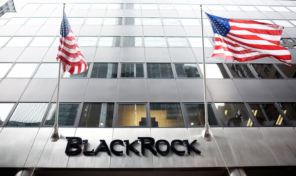 Η BlackRock επιμένει στη σύσταση «μείωσης θέσεων» σε μετοχές και ομόλογα 