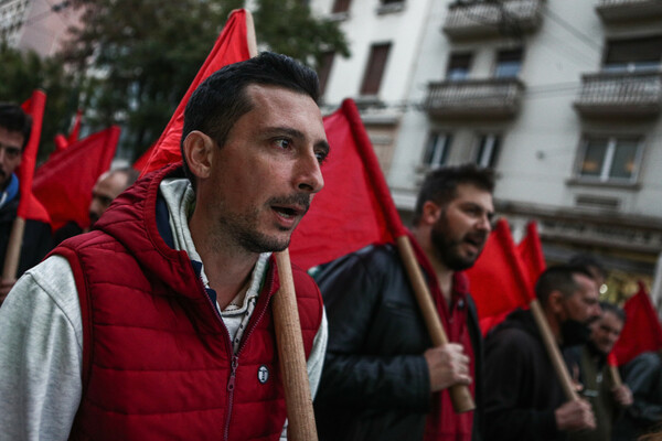 Στιγμιότυπα από την μαζική πορεία για το Πολυτεχνείο