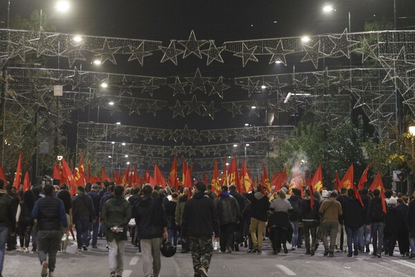 Στιγμιότυπα από την μαζική πορεία για το Πολυτεχνείο