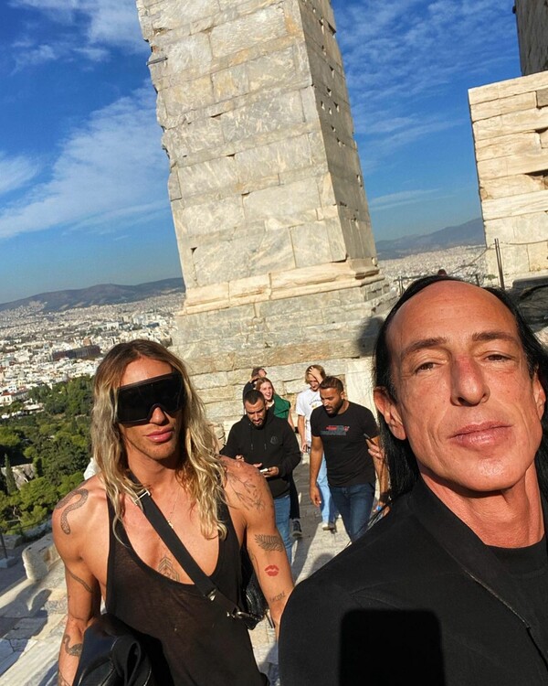 Rick Owens και Tyrone Dylan στην Ελλάδα: Ποζάρουν μαζί στην Ακρόπολη- «Hunting for Ήλιος»