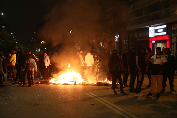 Πυροβολισμός 16χρονου: Νέα επεισόδια στη Θεσσαλονίκη- Φωτιές σε κάδους και μολότοφ