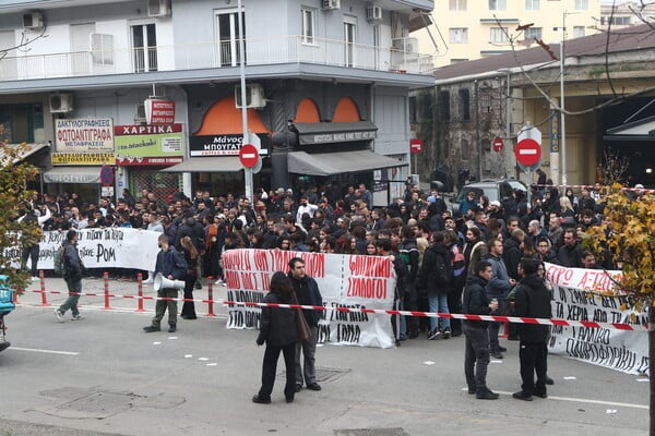 Πυροβολισμός 16χρονου: «Δικαιοσύνη και ένα θαύμα» ζητά η σύζυγος του θύματος