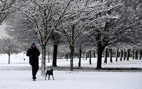 Schools close and trains cancelled amid further warnings of snow and ice Updated 