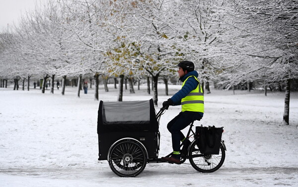 Schools close and trains cancelled amid further warnings of snow and ice Updated 