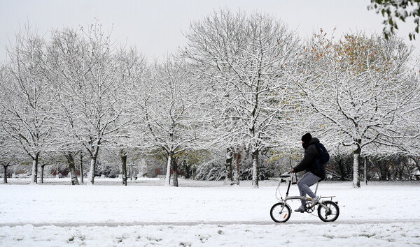 Schools close and trains cancelled amid further warnings of snow and ice Updated 