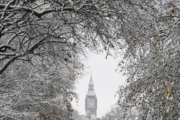 Schools close and trains cancelled amid further warnings of snow and ice Updated 