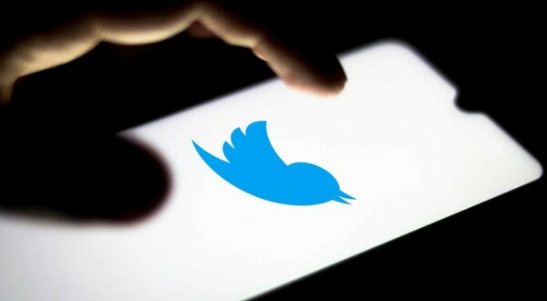 Το Twitter απέσυρε άρον-άρον την απαγόρευση συνδέσμων που οδηγούσαν σε άλλα social media