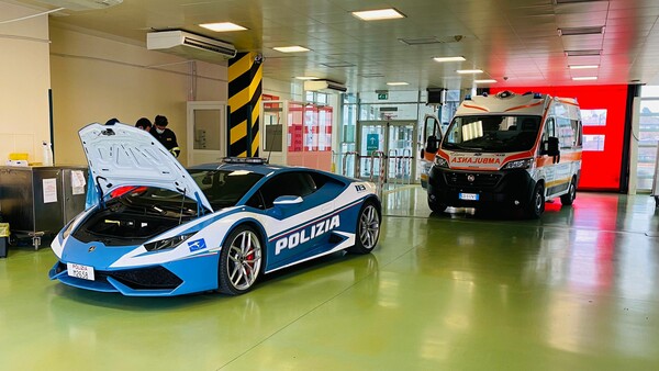 Ιταλία: Αστυνομικοί μετέφεραν μοσχεύματα με Lamborghini